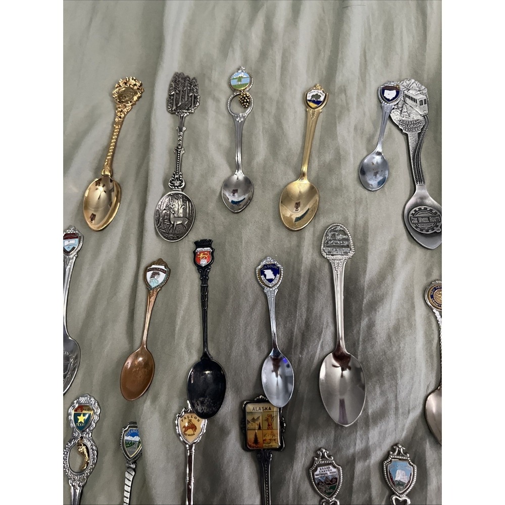 Lot of 18 Souvenir Mini Collectors Spoons United States